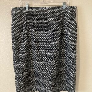 Worthington Black and White Pencil Skirt Knee-Length